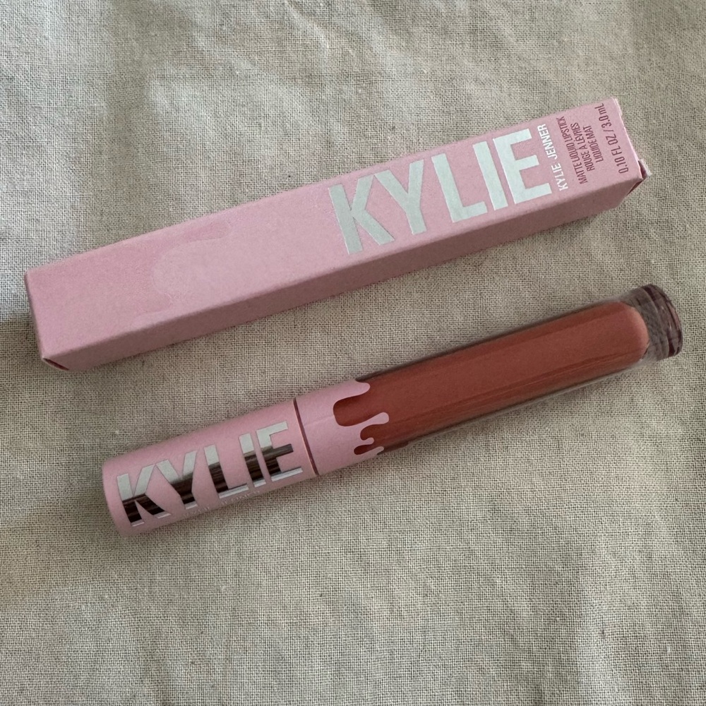 Kylie Cosmetics Matte Liquid Lipstick – 736 On Brand Matte